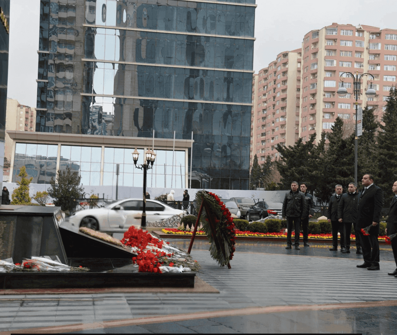 “Azpetrol” şirkətinin kollektivi “Ana harayı” abidəsini ziyarət edib.