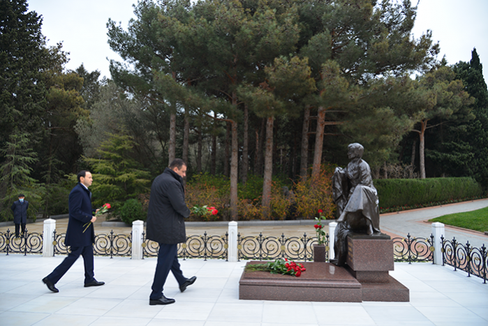 Руководство компании «Азпетрол» с почетом отметило день памяти Великого лидера Гейдара Алиева