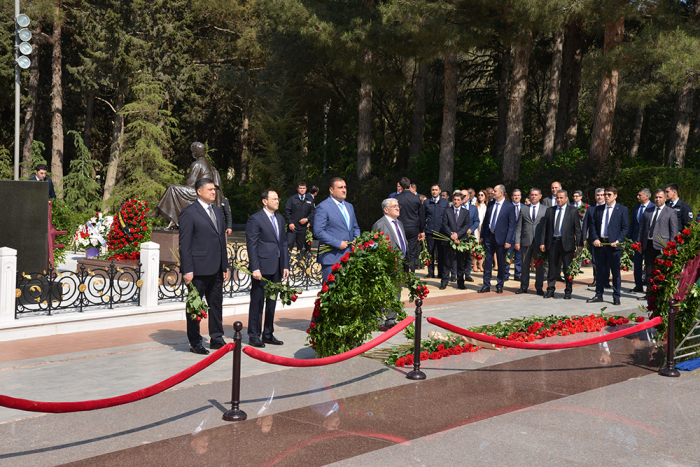 Коллектив "Azpetrol" с глубоким уважением и почтением чтит память Великого Лидера Гейдара Алиева