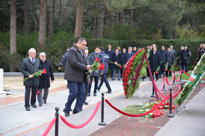12 dekabr -  Heydər Əliyevin anım günüdür